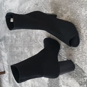 NWOT Soft Heeled Open Toe Bootie
